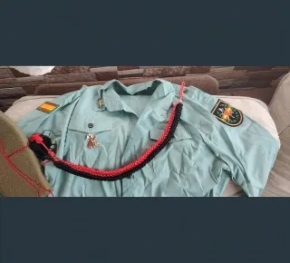 Abito da legionario con fibbia dorata