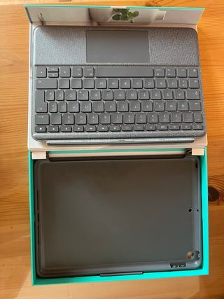Apple iPad 9ªG + Funda Teclado Logitech + Lápiz A8