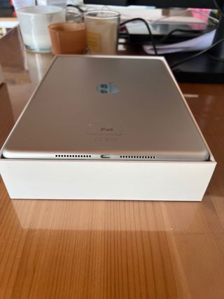 Apple iPad 9ªG + Funda Teclado Logitech + Lápiz A8