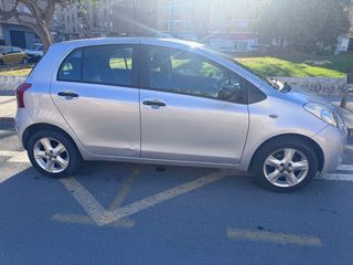 Toyota Yaris 1.3 VVT-i 87CV Rock in Río