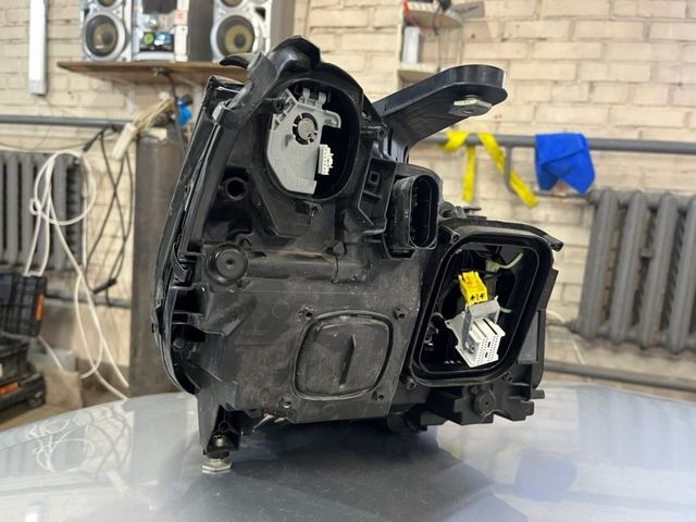 Faro Izquierdo Mercedes CLS