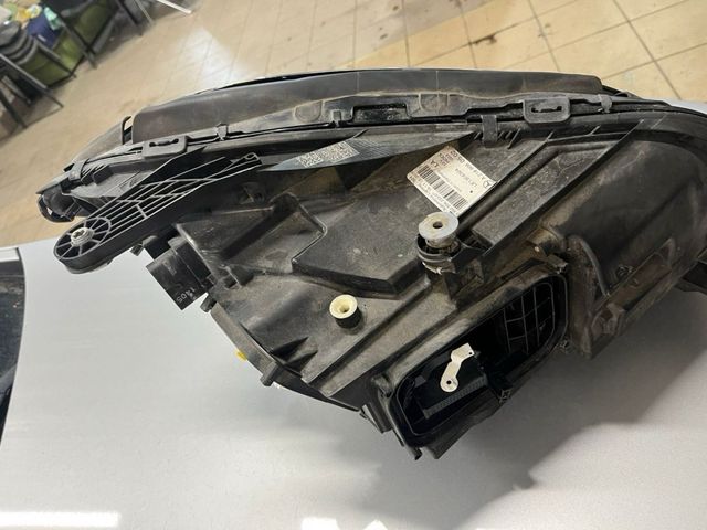 Faro Izquierdo Mercedes CLS