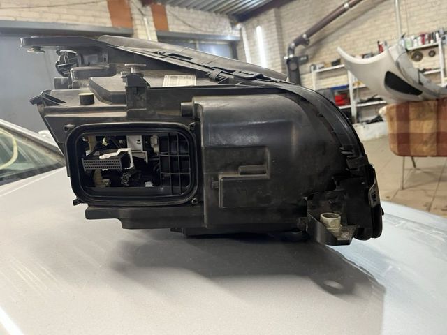 Faro Izquierdo Mercedes CLS