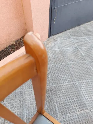 Sedia in legno con sedile imbottito