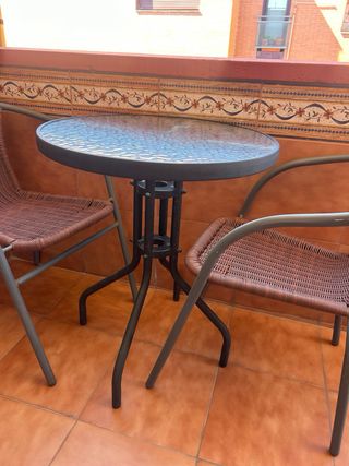 Mesa redonda cristal y 2 sillas exterior