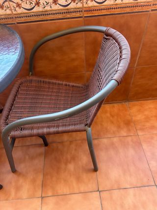 Mesa redonda cristal y 2 sillas exterior