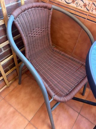 Mesa redonda cristal y 2 sillas exterior