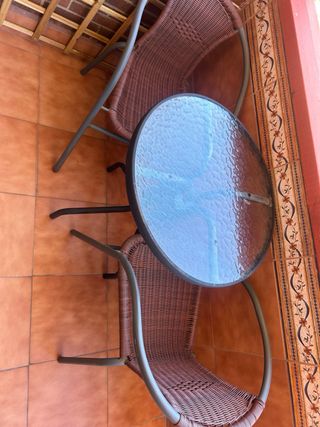 Mesa redonda cristal y 2 sillas exterior
