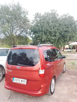 Ford E-Tourneo Courier 2011