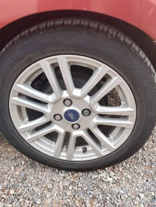 Ford E-Tourneo Courier 2011