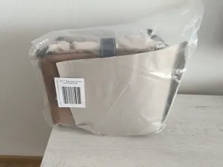 Bolso bandolera de piel con textura