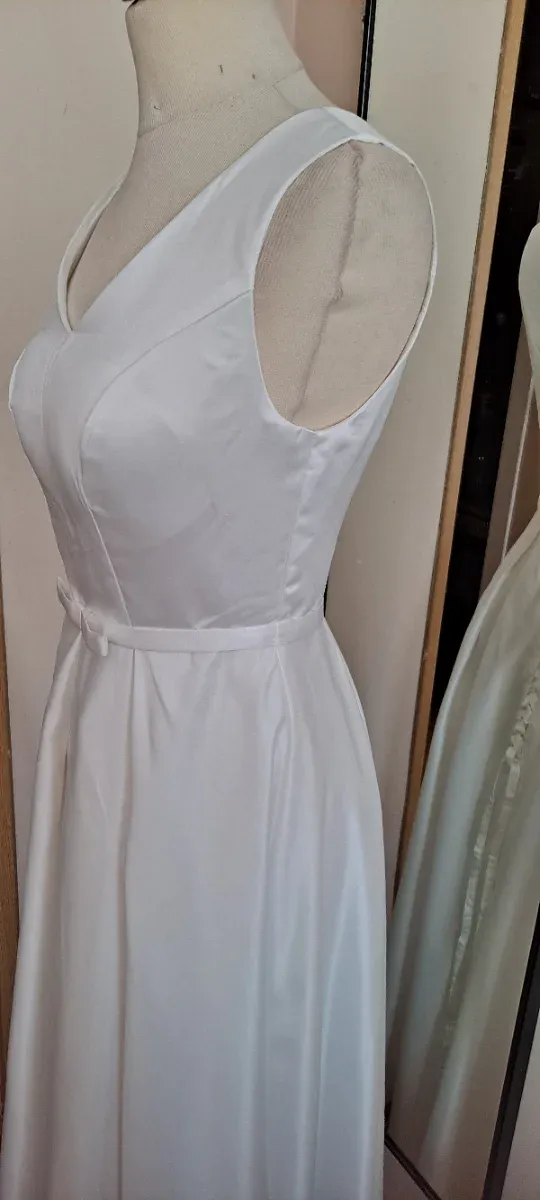 Vestido largo blanco con cierre corsé