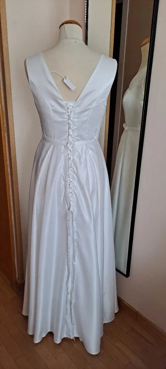 Vestido largo blanco con cierre corsé