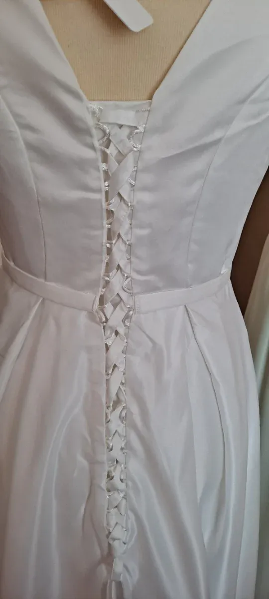 Vestido largo blanco con cierre corsé