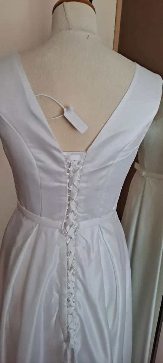 Vestido largo blanco con cierre corsé