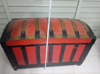 Baúl antiguo grande madera y metal