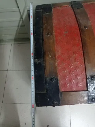 Baúl antiguo grande madera y metal