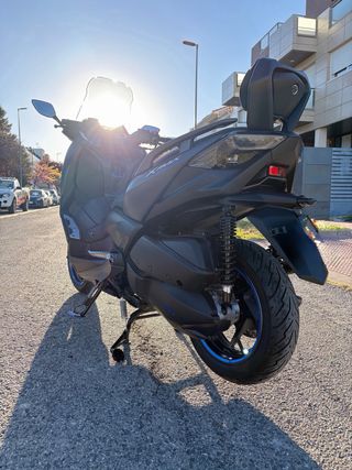 Yamaha Xmax 300