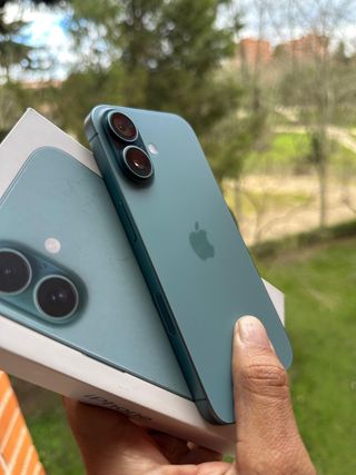 iPhone 16 97% batería Verde