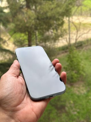 iPhone 16 97% batería Verde