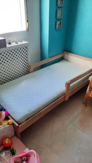 Cama infantil Ikea madera. Regalo colchón.