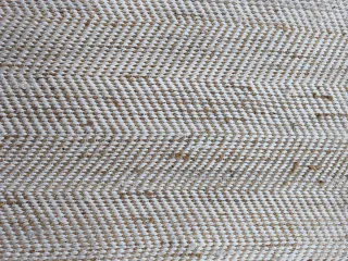 Alfombra de yute beige y blanco