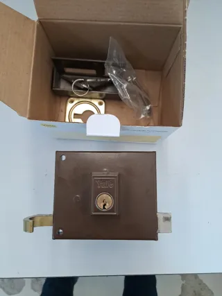 Cerradura Yale de sobreponer