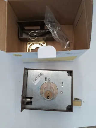 Cerradura Yale de sobreponer