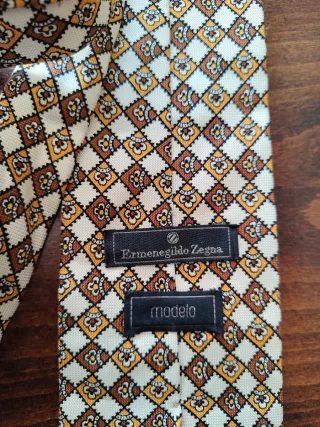 Lote  de 2000 pezas de deferentes colores Corbata