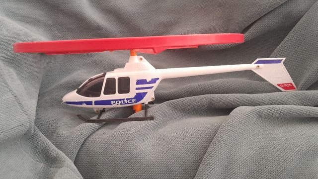 Helicóptero de juguete policía