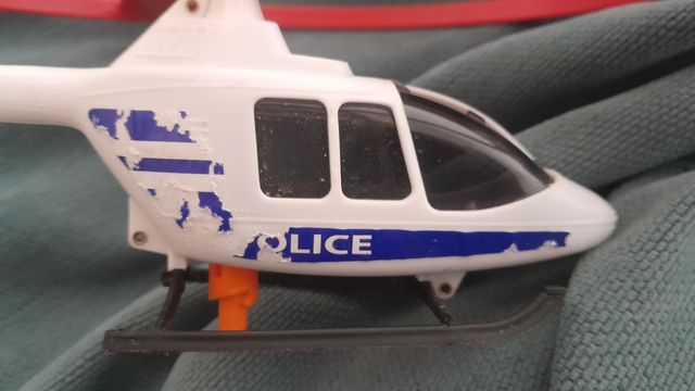Helicóptero de juguete policía