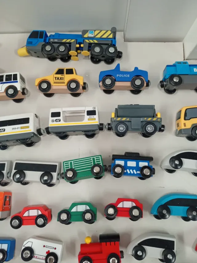 Lote trenes y vehículos de madera