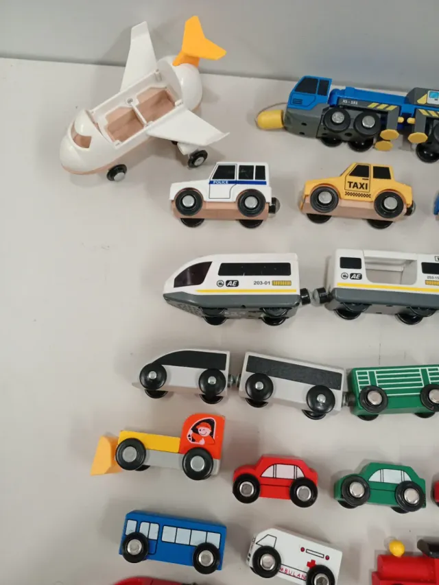Lote trenes y vehículos de madera