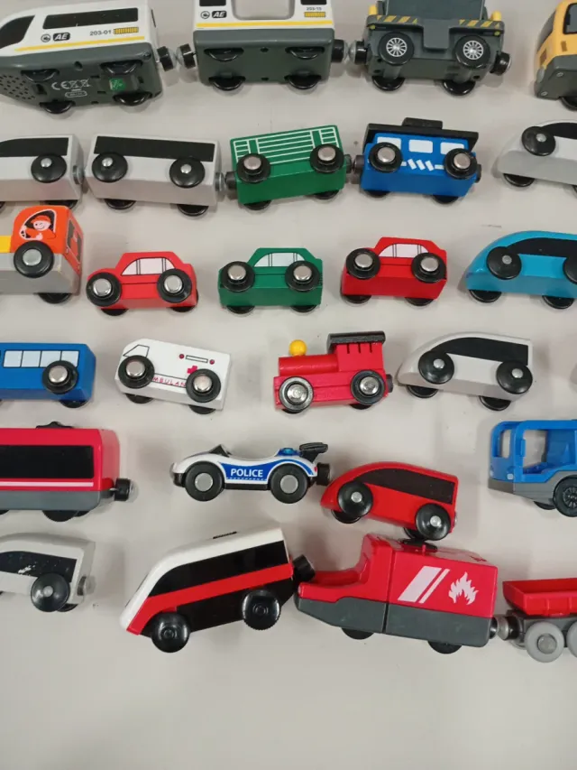 Lote trenes y vehículos de madera