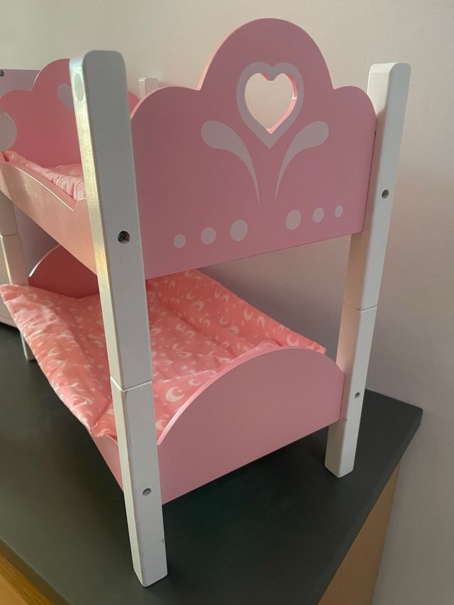 Litera y armario para muñecos