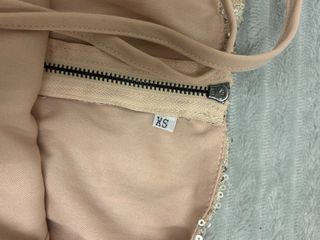 Vestido de fiesta dorado con lentejuelas Con forro