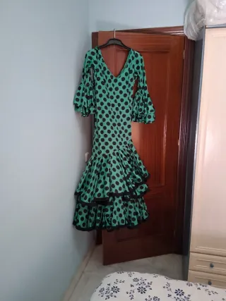 Traje Flamenca Verde Lunares Negros