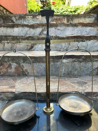 Báscula antigua de precisión