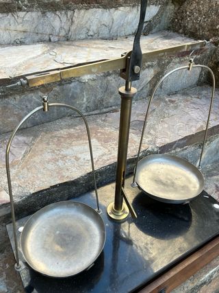 Báscula antigua de precisión