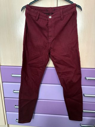 Pantalón Bershka granate talla 38