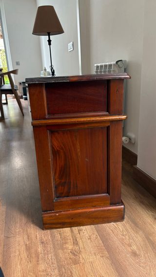 Mesita de noche de madera
