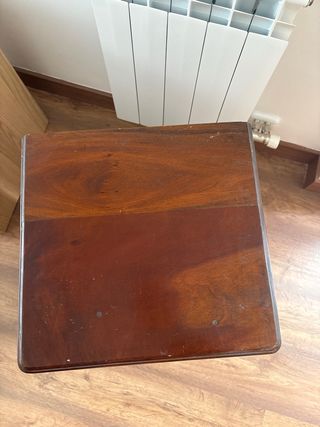 Mesita de noche de madera