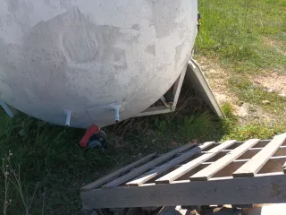 Depósito de agua blanco