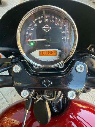 Harley Davidson Street 750 Roja y Negra
