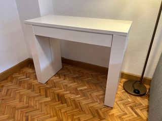 Mesa consola blanca extensible en buen estado