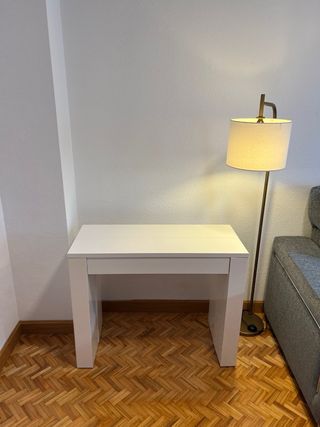 Mesa consola blanca extensible en buen estado