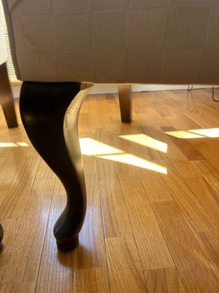 Coppia di poltrone classiche beige