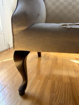 Coppia di poltrone classiche beige