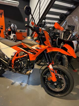 KTM 125 SMC R 2026 nueva Carnet A1