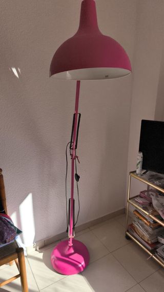 Lámpara de pie rosa plegable